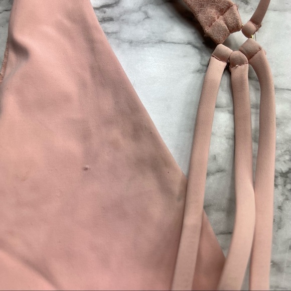 ❤️ Beach Bunny Larson Blush High Apex Halter Bikini Top - Picture 11 of 14